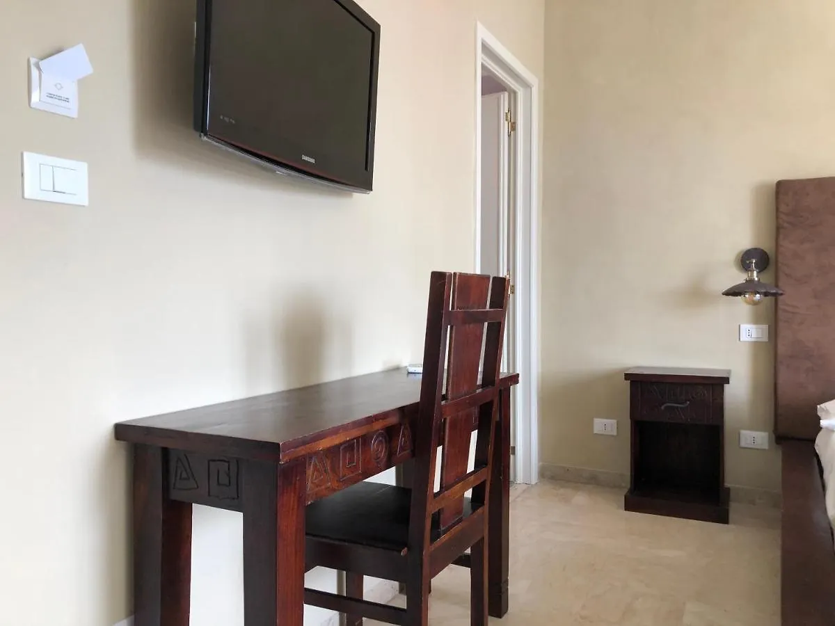 L'Attico di Piazza Mazzini Rooms Lecce 2*,  Italia