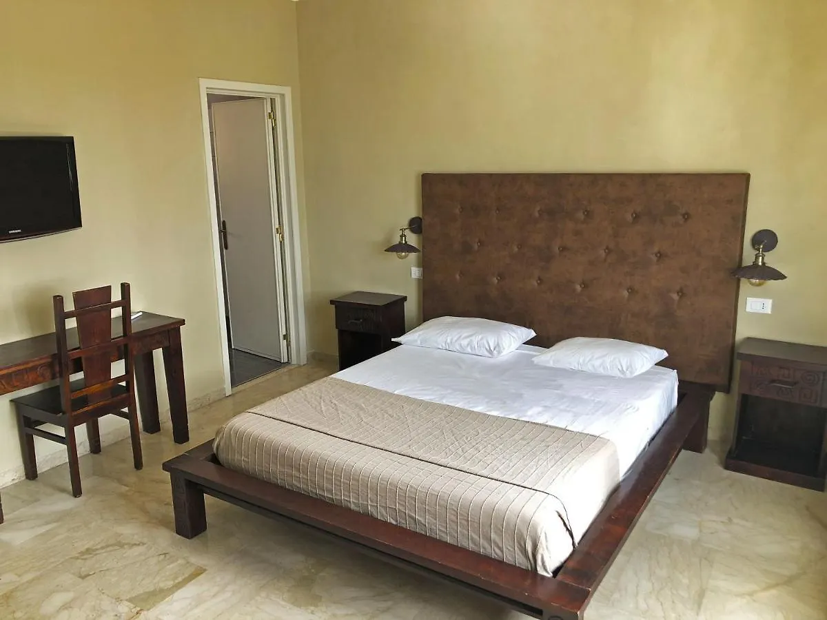 L'Attico Di Piazza Mazzini Rooms Lecce Alojamento de Acomodação e Pequeno-almoço
