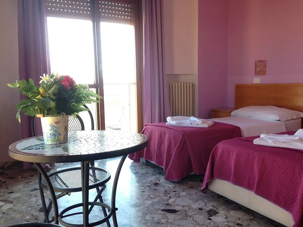 Alojamento de Acomodação e Pequeno-almoço L'Attico Di Piazza Mazzini Rooms Lecce
